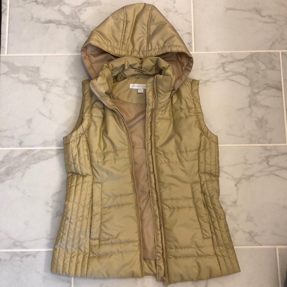 {New York and Company} Gold Puffer Vest - Picture 3 of 4